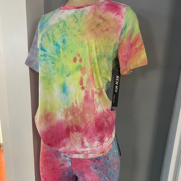 Women Rainbow TieDyed Shirt & Biker Short Set 2-pc - Picture 4 of 5